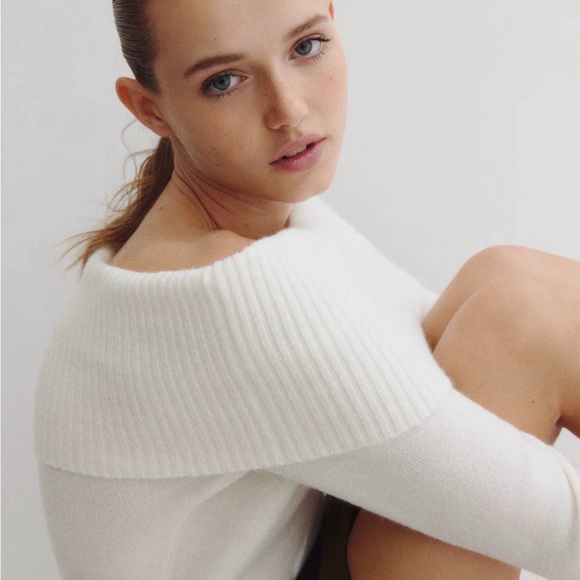 H&M OFF-THE-SHOULDER SWEATER - Picture 2 of 11